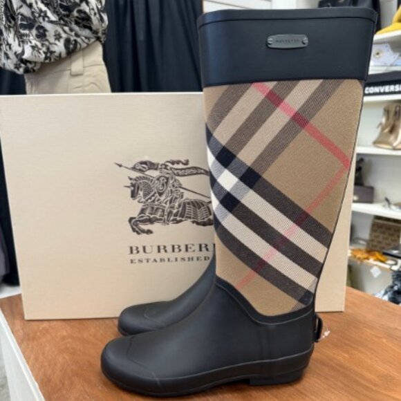 BRAND NEW BURBERRY RAIN BOOTS IN BOX SZ 37 - Picture 2 of 4